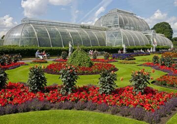 1200px-flowers_in_front_of_the_palm_house_kew_gardens